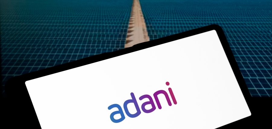 Adani Green Plans Over 7 GWh Battery Storage at Khavda with ₹40,000 Cr Investment by FY27